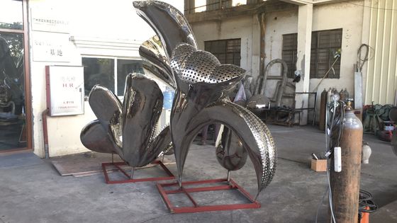 304 Polished Outdoor Metal Flower Sculptures , Stainless Steel Modern Metal Outdoor Sculptures