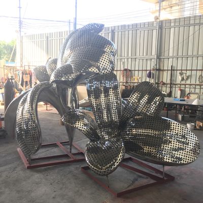 304 Polished Outdoor Metal Flower Sculptures , Stainless Steel Modern Metal Outdoor Sculptures