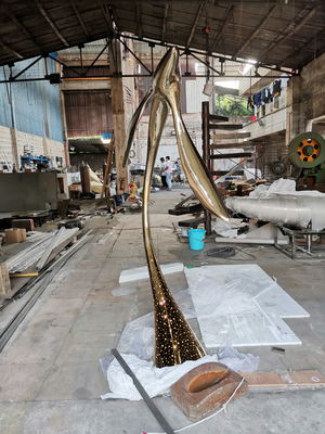 Plating Titanium Modern Metal Sculpture Pool Tall Abstract Sculpture