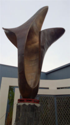 Grande scultura forgiata bronzata Logo Metal Garden Statues all'aperto del metallo