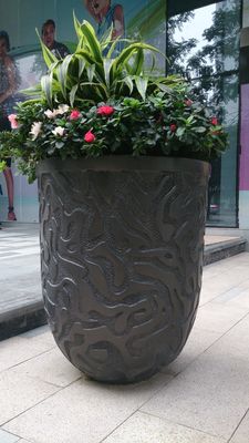 I vasi da fiori bronzati della resina sorgono il vaso di fiore spazzolato di acciaio inossidabile
